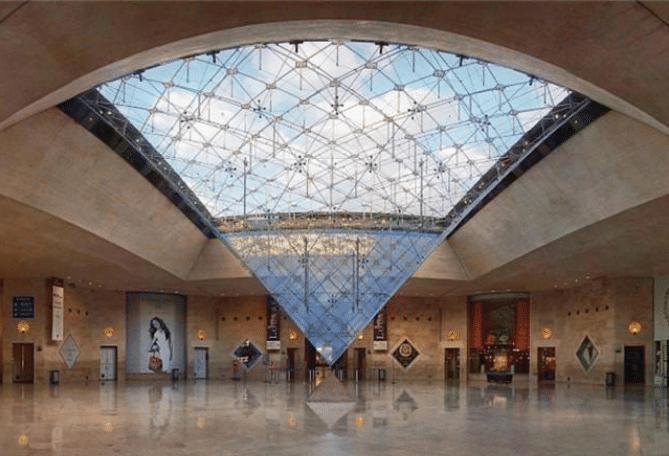 pyramide inversée carrousel du Louvre