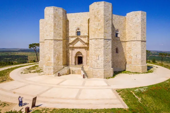 chateau castel del monte italie octogone