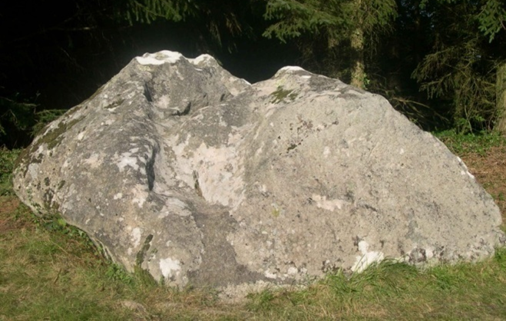 Locronan, pierre de Ar men gazeg